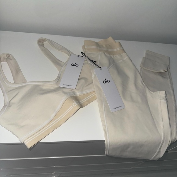 ALO Yoga Cream Activewear Set - Picture 2 of 4